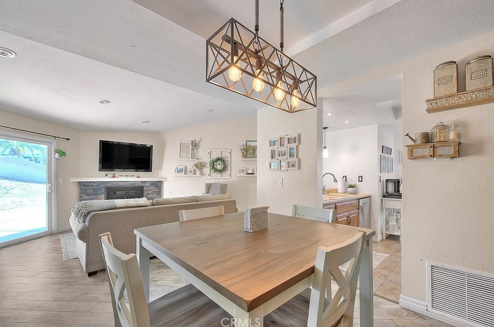 8337 Pristine Pl, Riverside CA  92509-7145 exterior