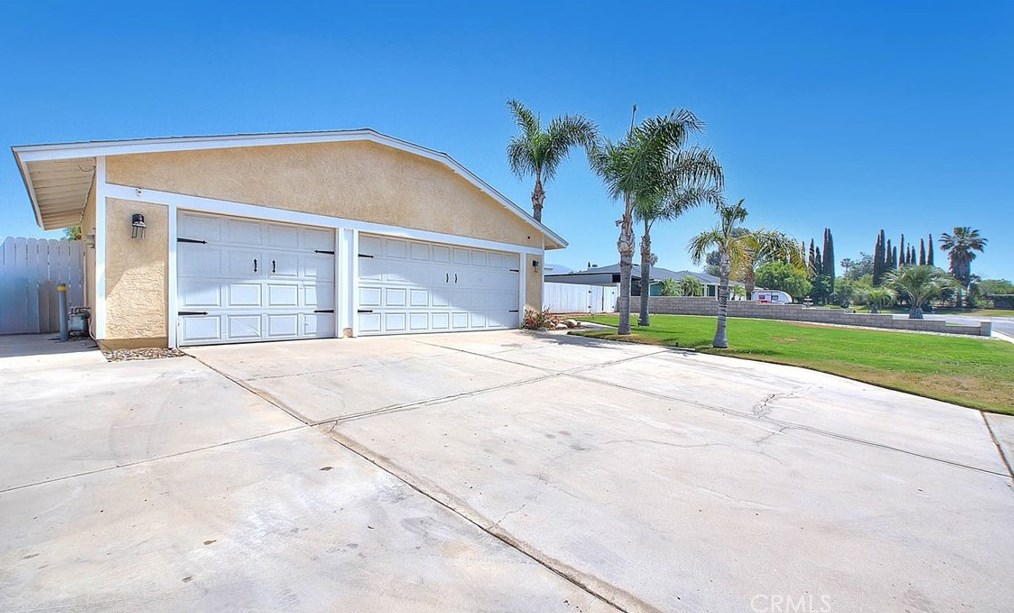8337 Pristine Pl, Riverside CA  92509-7145 exterior