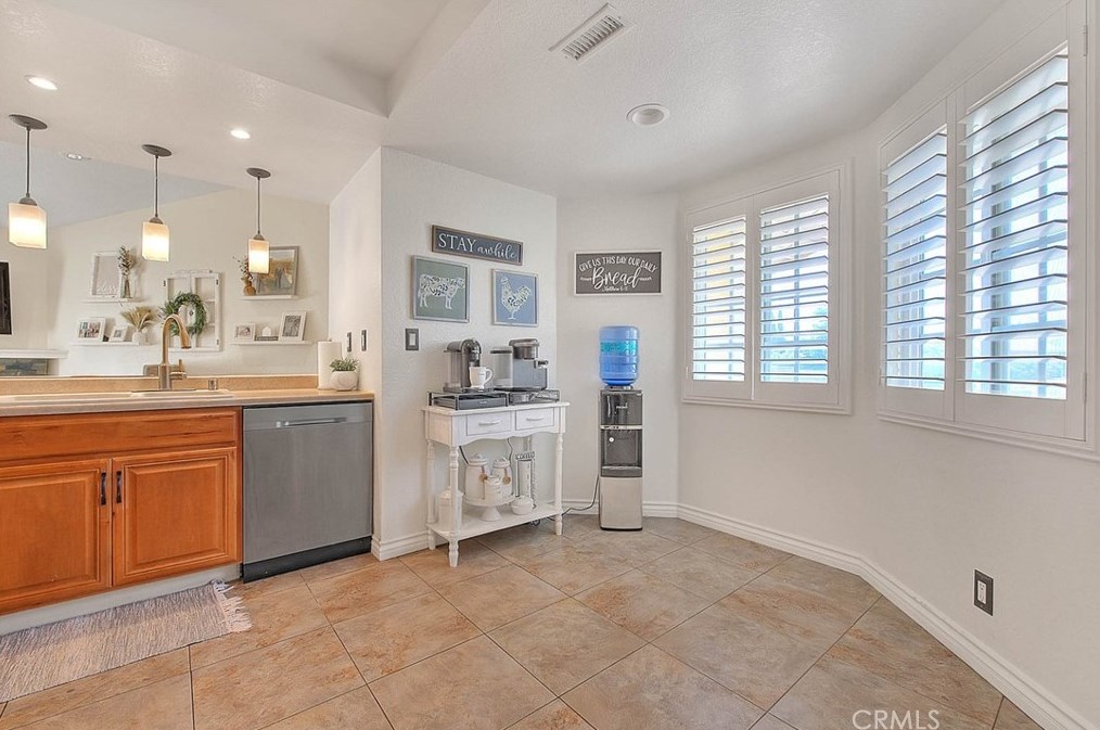 8337 Pristine Pl, Riverside CA  92509-7145 exterior