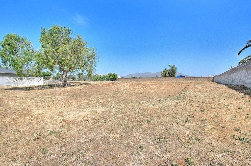 8337 Pristine Pl, Riverside CA  92509-7145 exterior