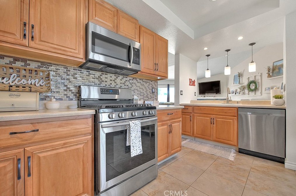 8337 Pristine Pl, Riverside CA  92509-7145 exterior