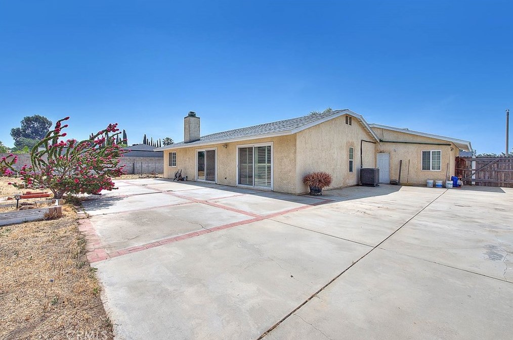 8337 Pristine Pl, Riverside CA  92509-7145 exterior