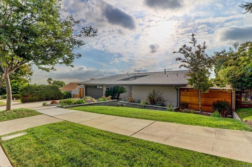 1385 Coronet Ave, Pasadena, CA 91107