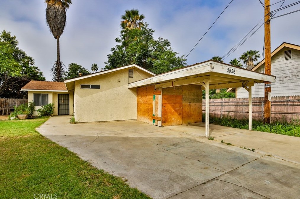 2556 5th St, Riverside, CA 92507-4109