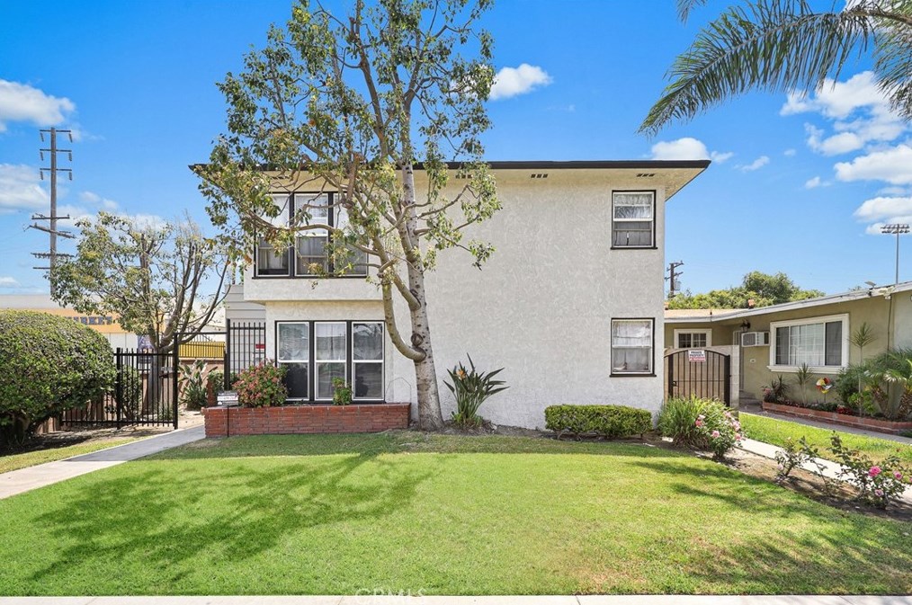 2972 Pacific Ave, Long Beach, CA 90806-1453
