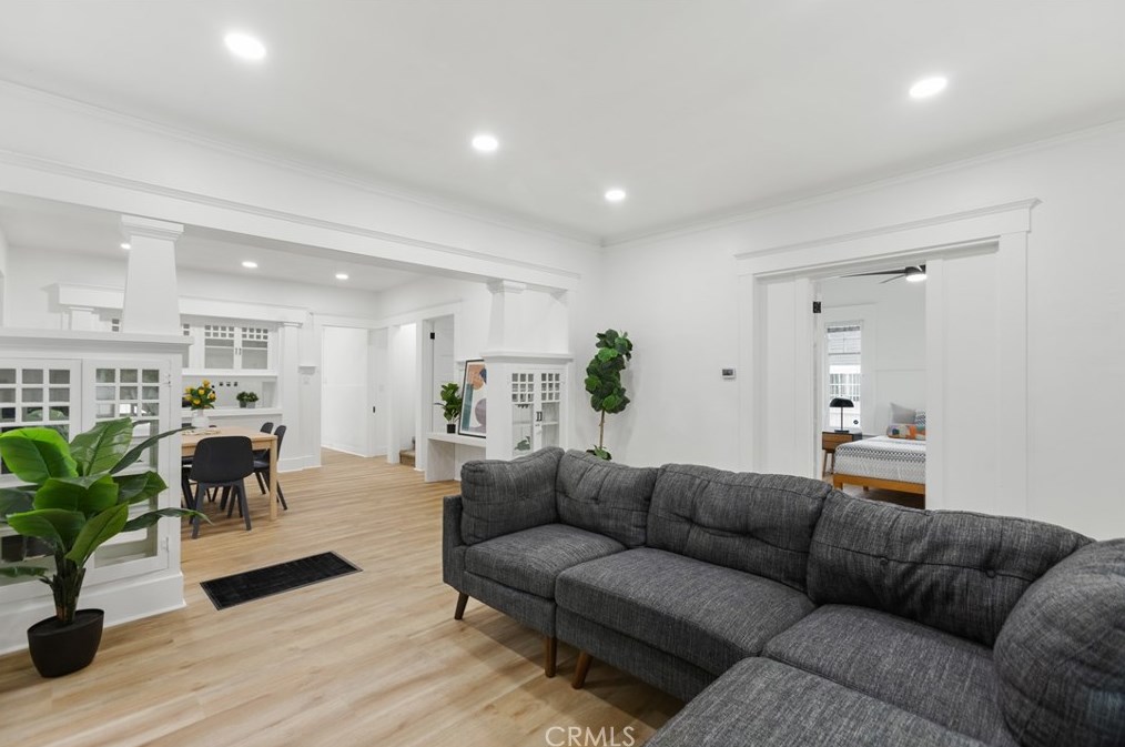 3830 Mckenzie St, Riverside, CA 92503-3752