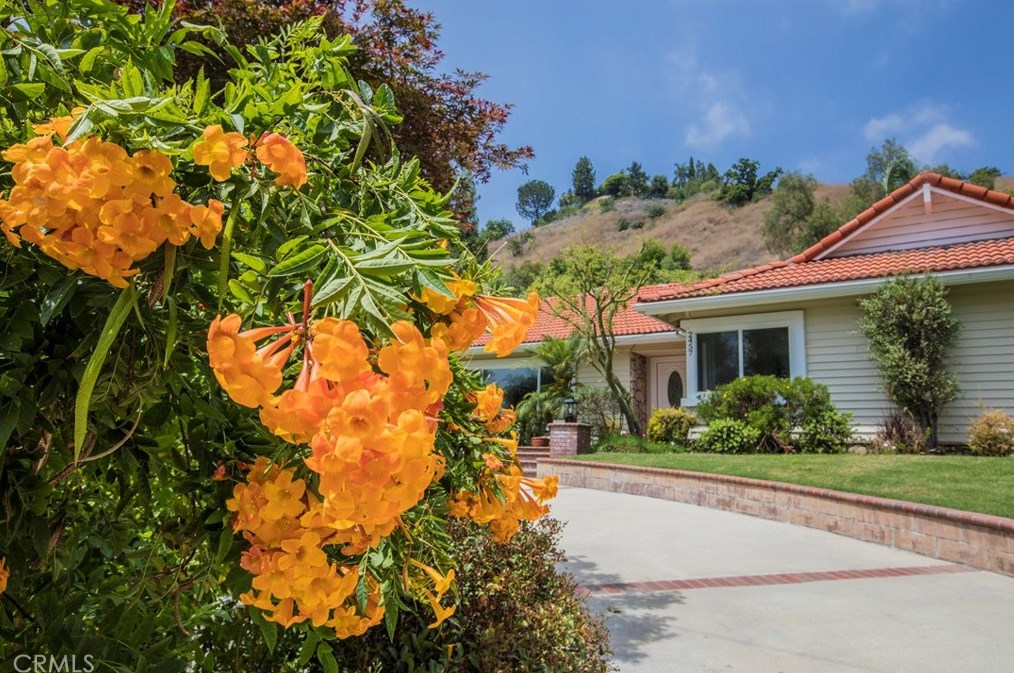 2457 Country Club Dr, Glendora, CA 91741