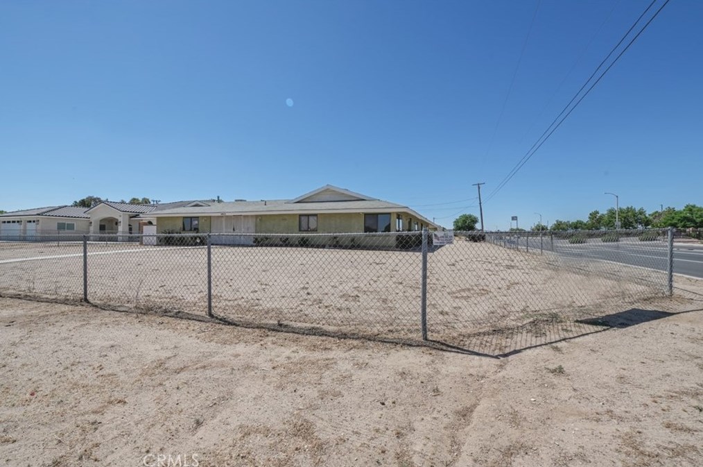 14515 Luna Rd, Victorville, CA 92392-9486