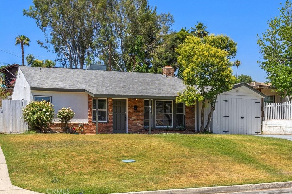 674 Skyline Ave, Bakersfield, CA 93305-1832