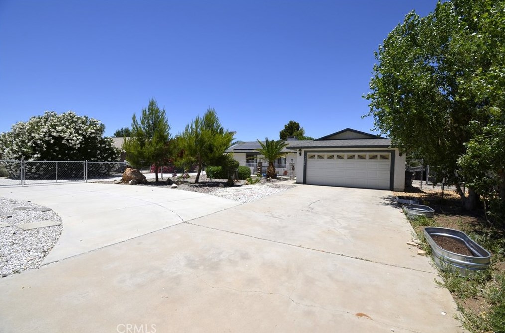 13204 Rancherias Rd, Apple Valley, CA 92308