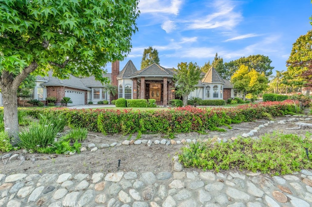 1007 Amarillo Dr, Claremont, CA 91711