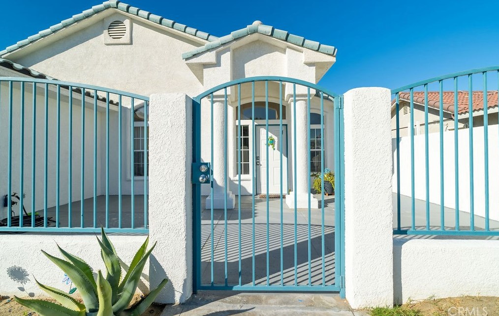 68215 Santelmo Rd, Cathedral City, CA 92234