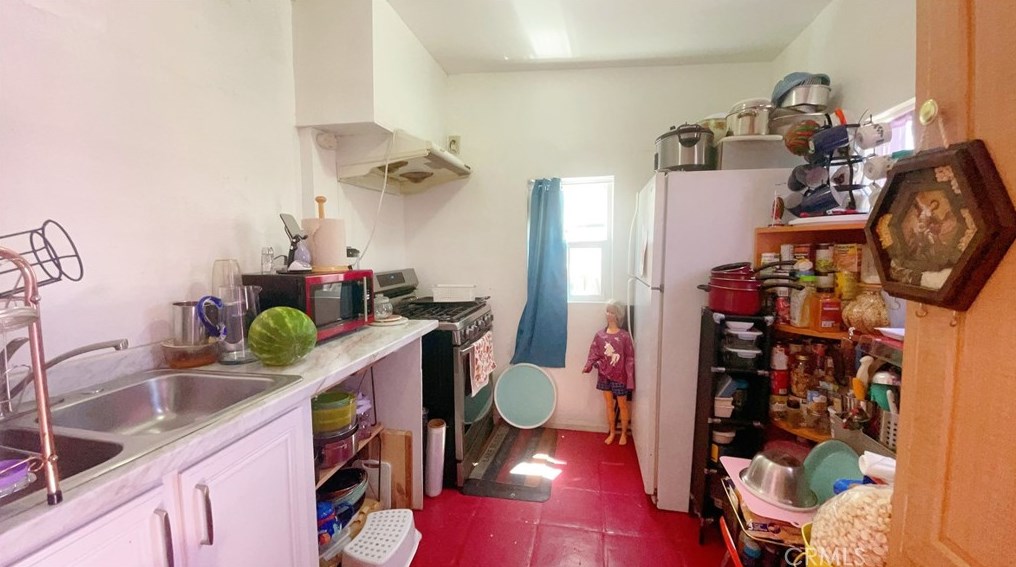 1655 Densmore St, Pomona CA  91767-4335 exterior