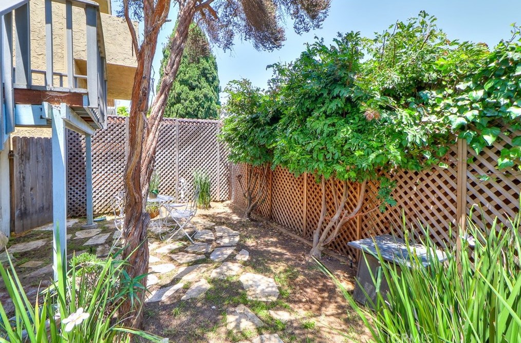 1710 Wollacott St, Redondo Beach CA  90278-2836 exterior