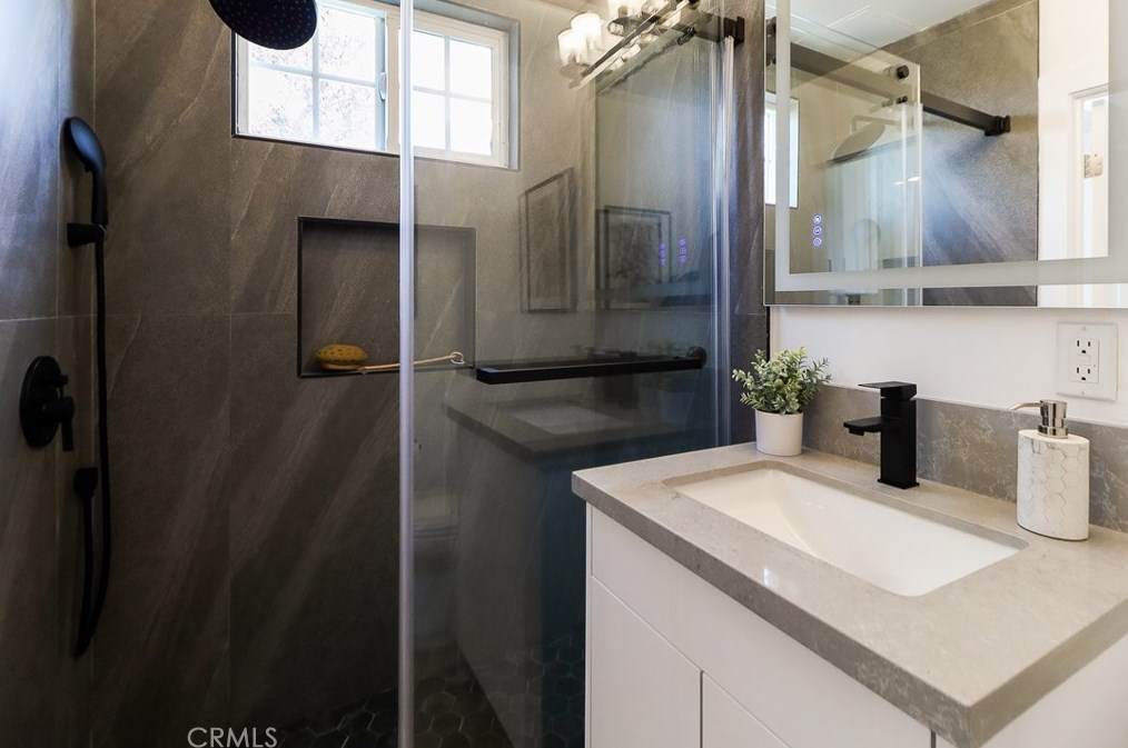1710 Wollacott St, Redondo Beach CA  90278-2836 exterior