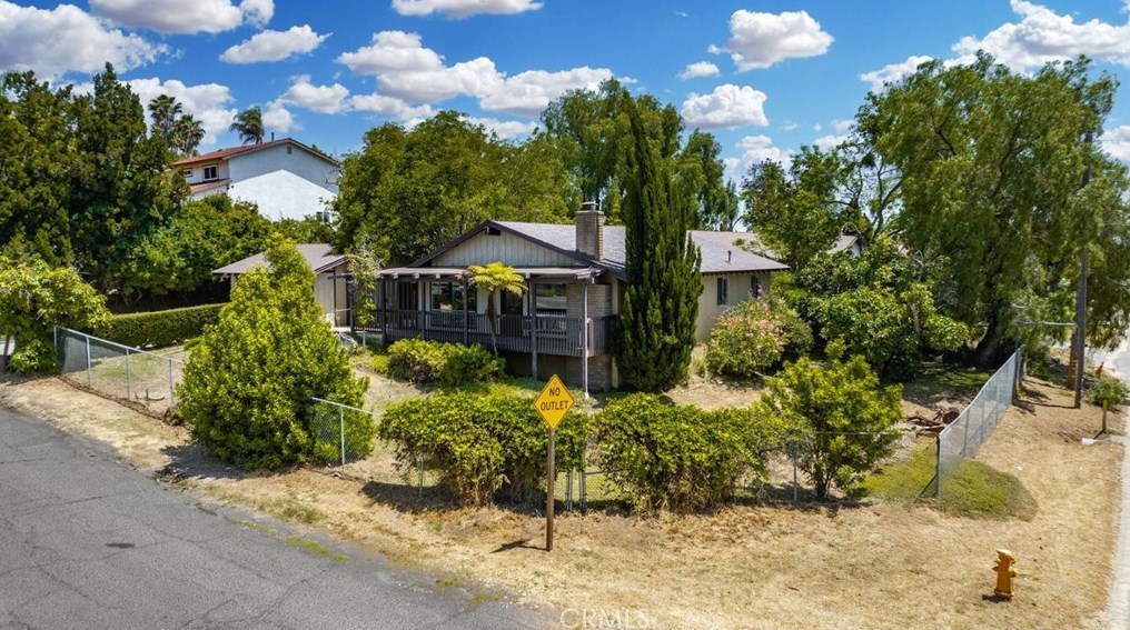 211 E Clemmens Ln, Fallbrook, CA 92028