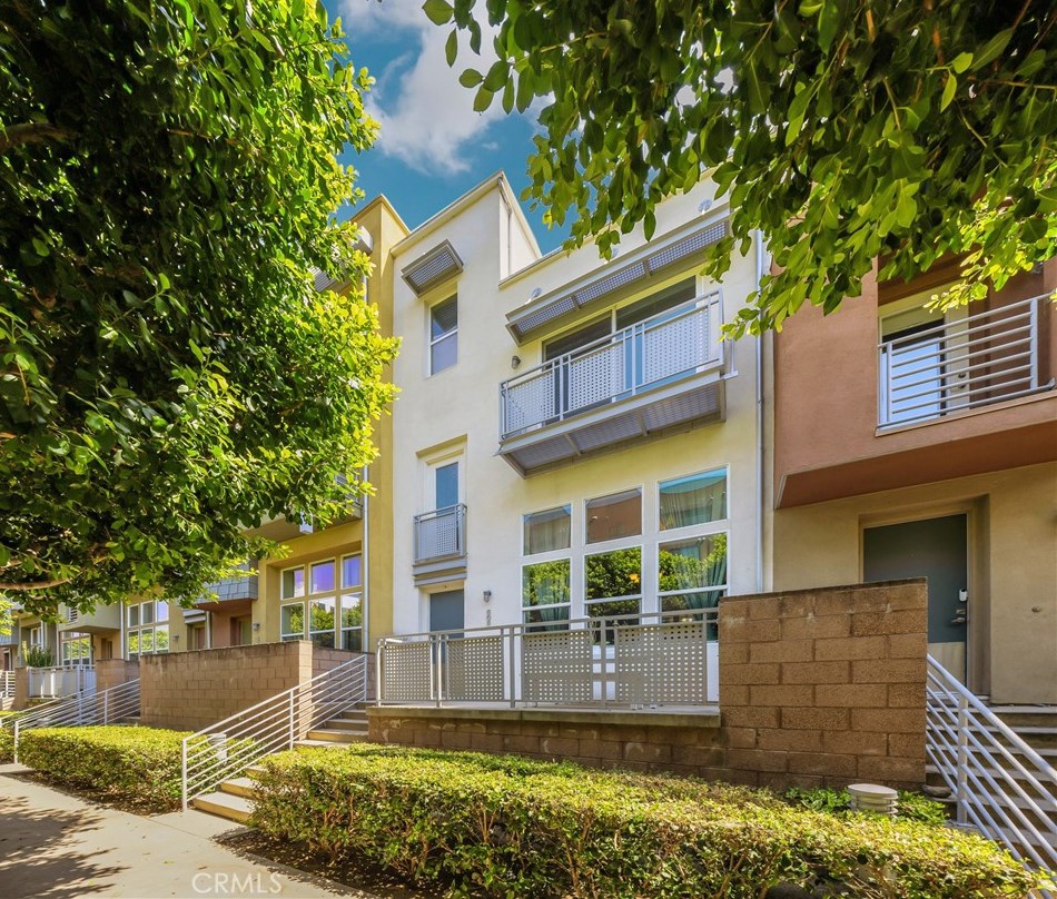 506 Jeanette Ln, Santa Ana, CA 92705-6019