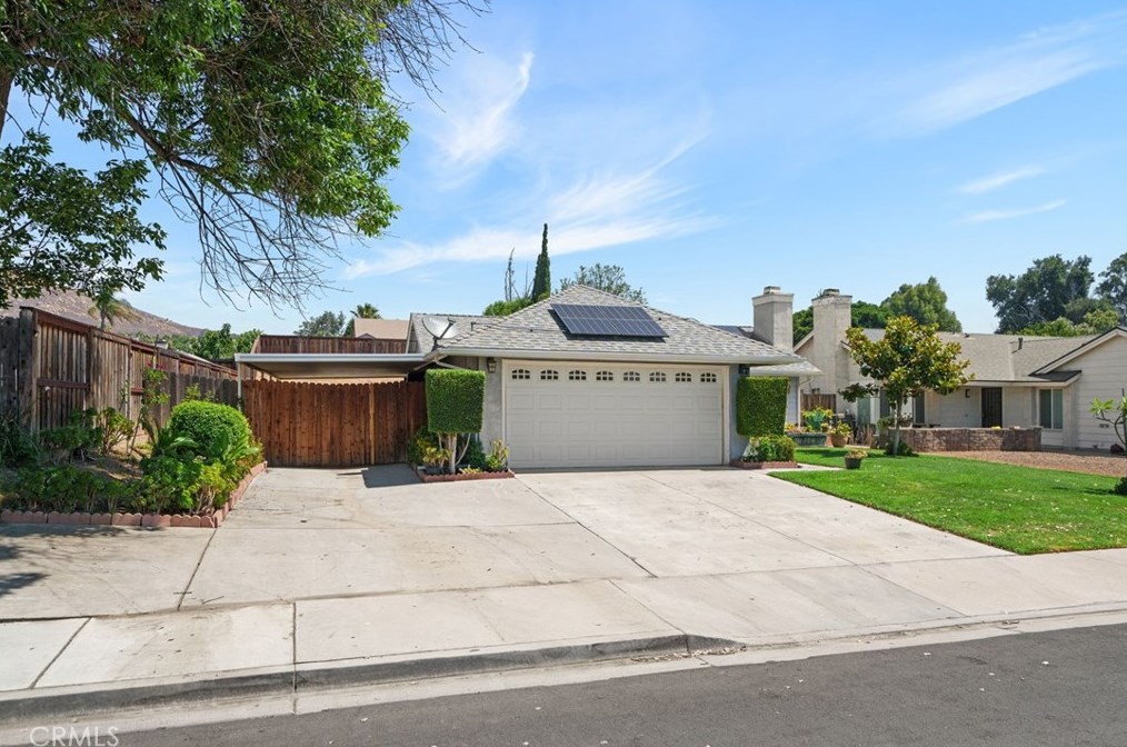 22704 Kinross Ln, Moreno Valley, CA 92557-6936