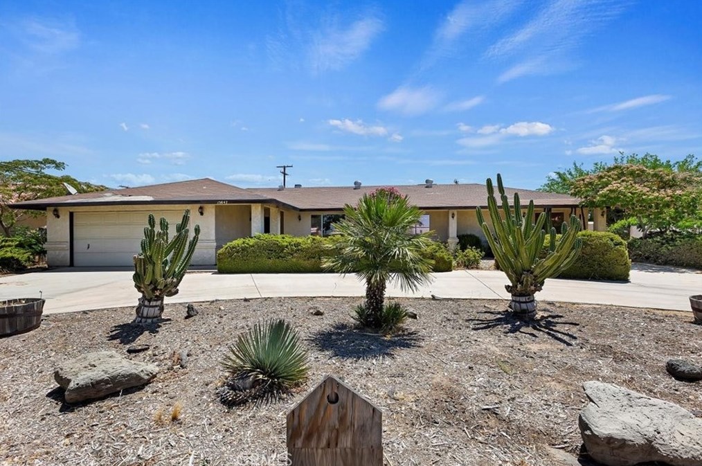 13647 3rd Ave, Victorville, CA 92395-5221