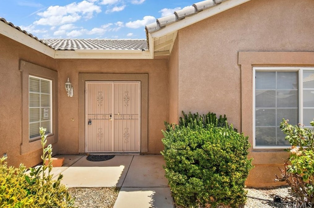 13409 Dover Ln, Victorville, CA 92392
