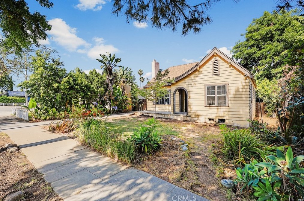 240 S Vinedo Ave, Pasadena, CA 91107