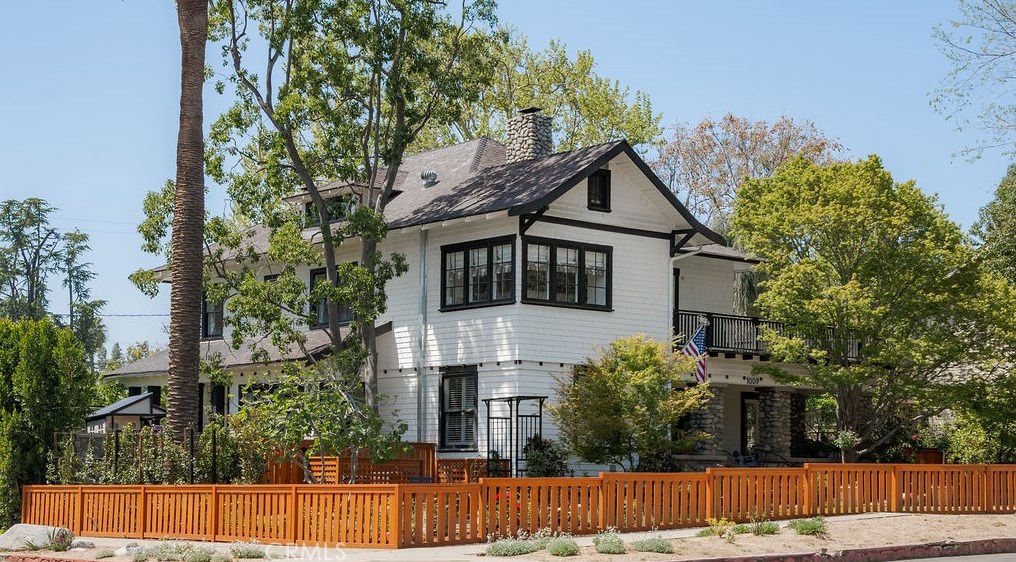 1009 N College Ave, Claremont, CA 91711