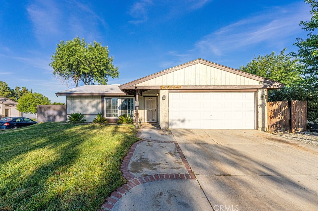 44001 Gingham Ave, Lancaster, CA 93535
