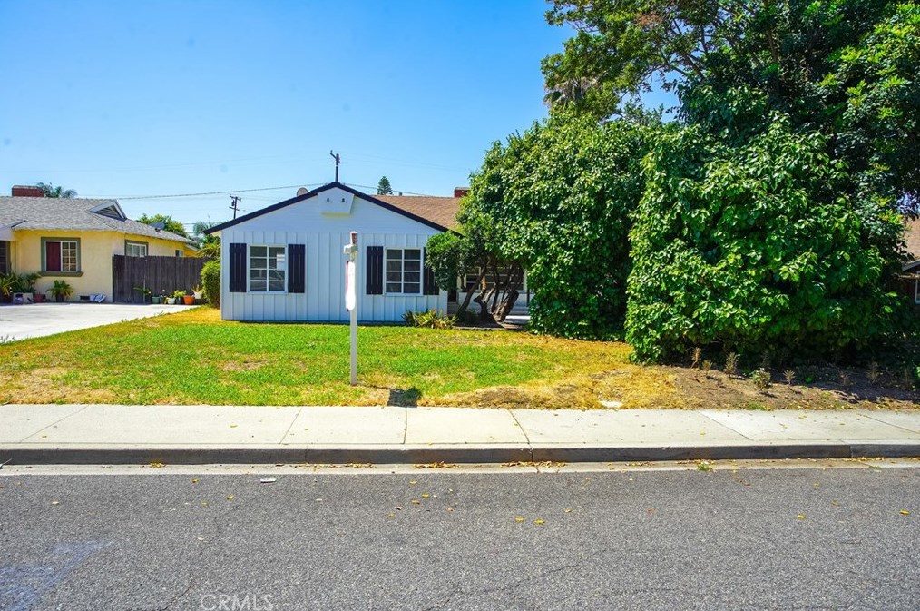 1496 Brewster Dr, Pomona, CA 91767