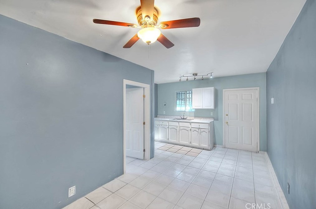 10004 San Pedro St, Los Angeles, CA 90003-4828