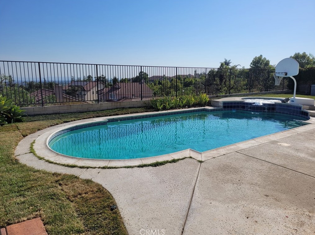 14807 Hedge Row Ct, Fontana, CA 92336