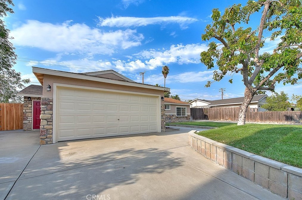 425 E Grove St, Pomona, CA 91767