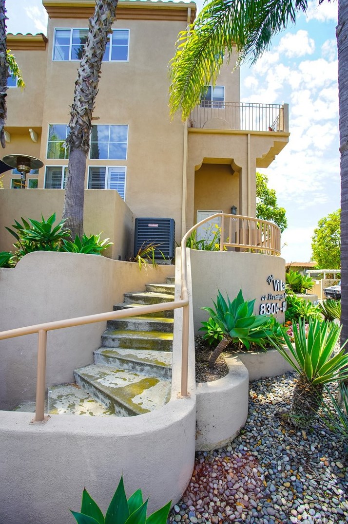 8304 Atlanta Ave #201, Huntington Beach, CA 92646