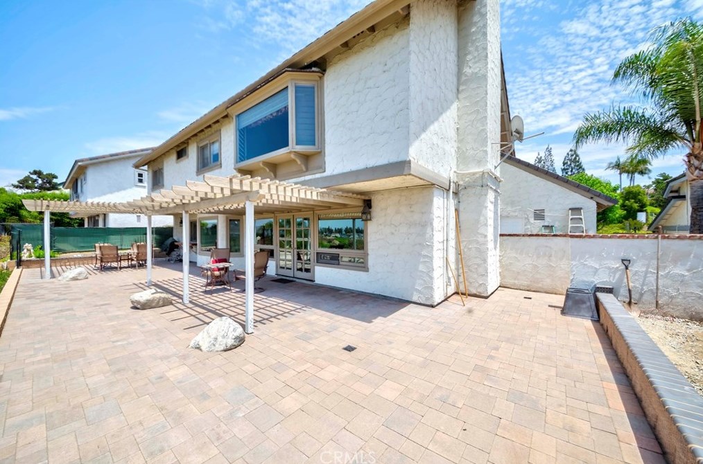 7005 Country Clb Ln, Anaheim CA  92807-4436 exterior