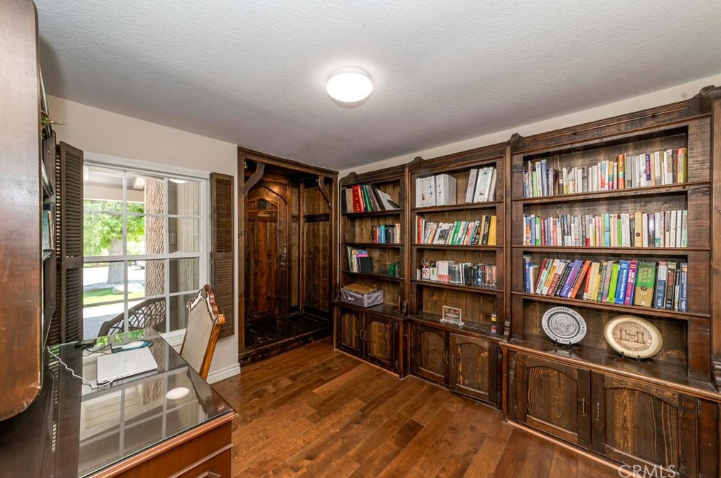 7005 Country Clb Ln, Anaheim CA  92807-4436 exterior