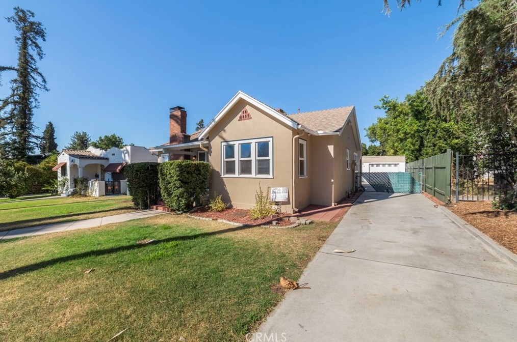 425 Center St, Redlands, CA 92373-5863