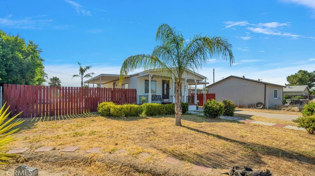 645 Cherokee Rd, Perris, CA 92570