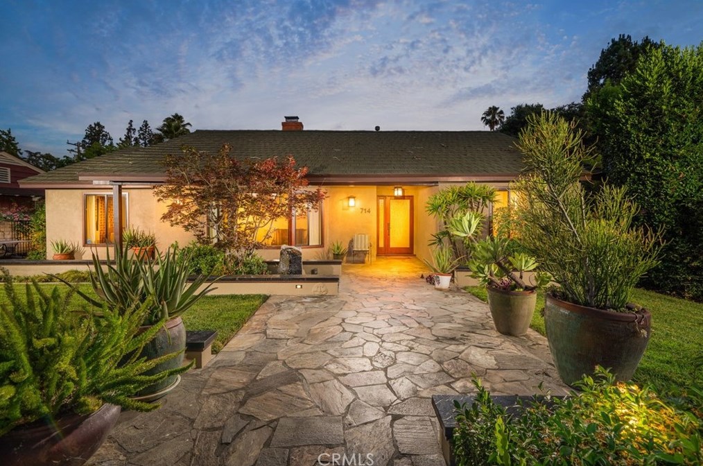 714 11th St, Claremont, CA 91711-3748