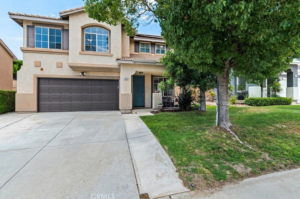 5520 Lone Pine Dr, Fontana, CA 92336