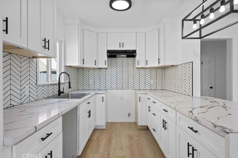811 94th St, Los Angeles CA  90044-4701 exterior