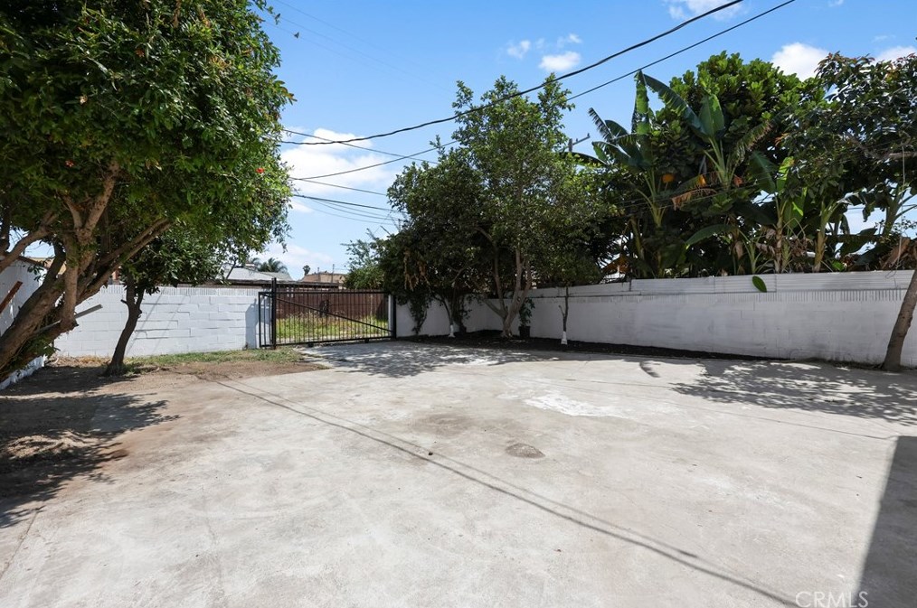 811 94th St, Los Angeles CA  90044-4701 exterior