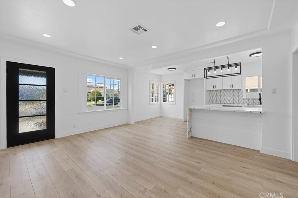 811 94th St, Los Angeles CA  90044-4701 exterior