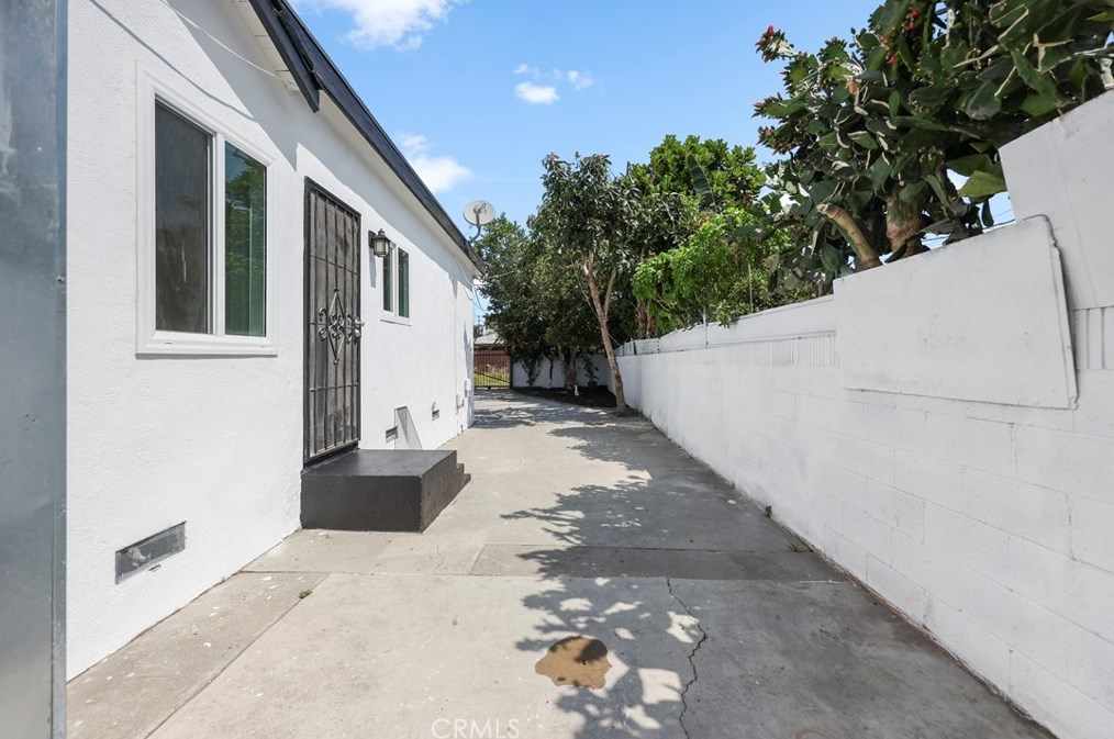 811 94th St, Los Angeles CA  90044-4701 exterior