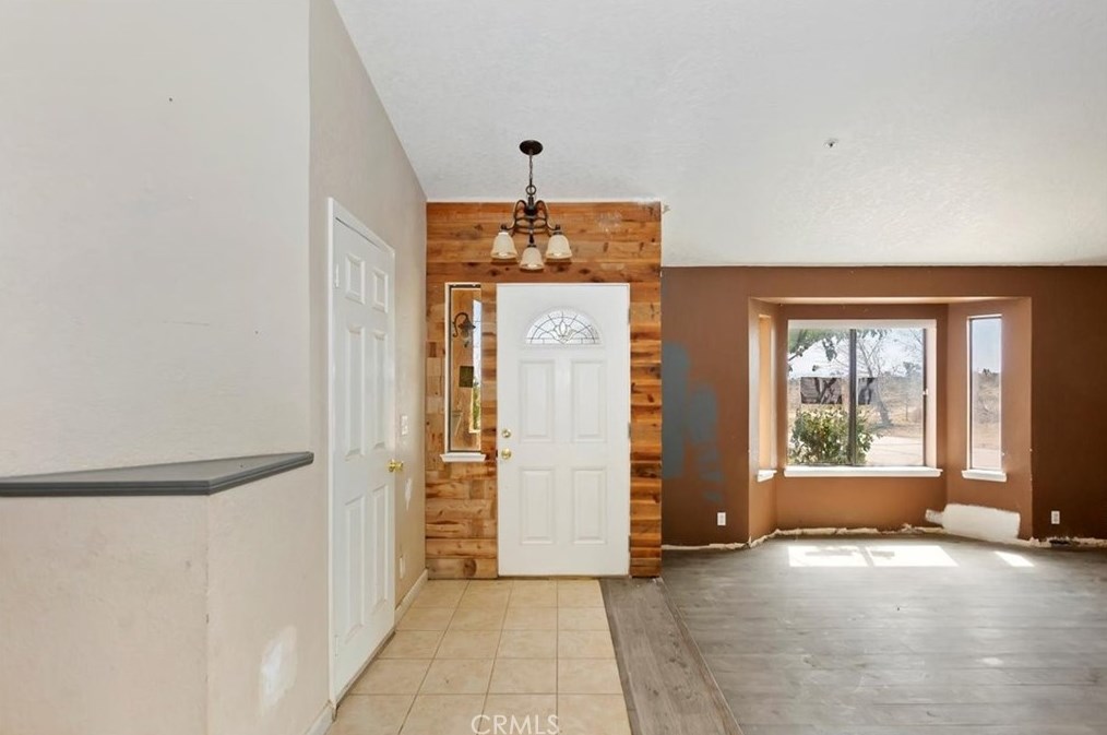 12826 Wilson Ranch Rd, Phelan, CA 92371