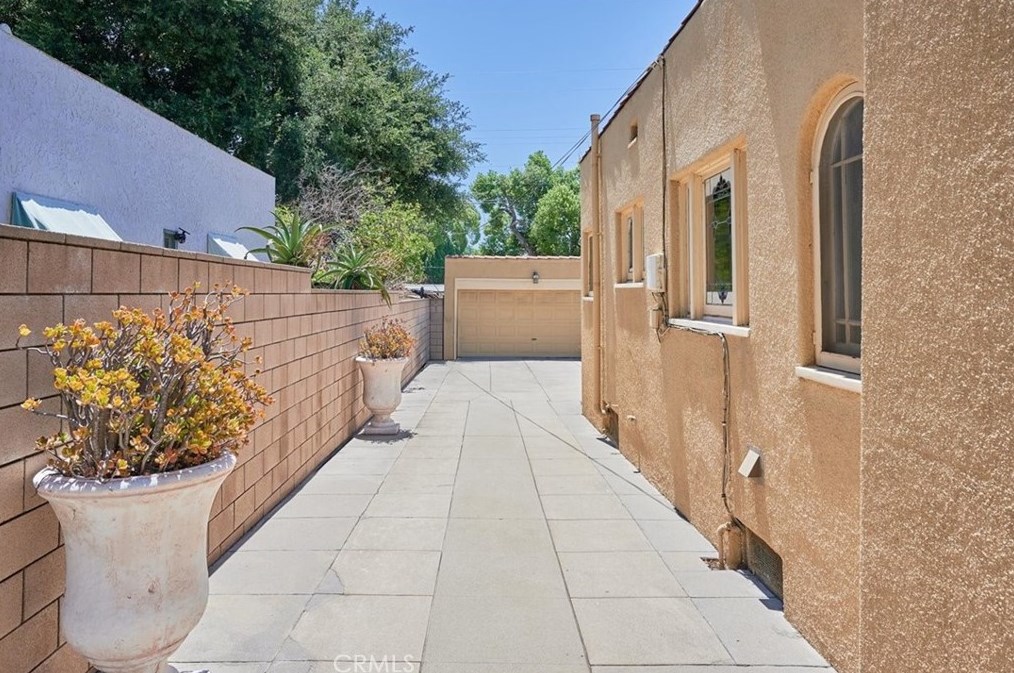 214 4th St, Ontario CA  91764-2708 exterior