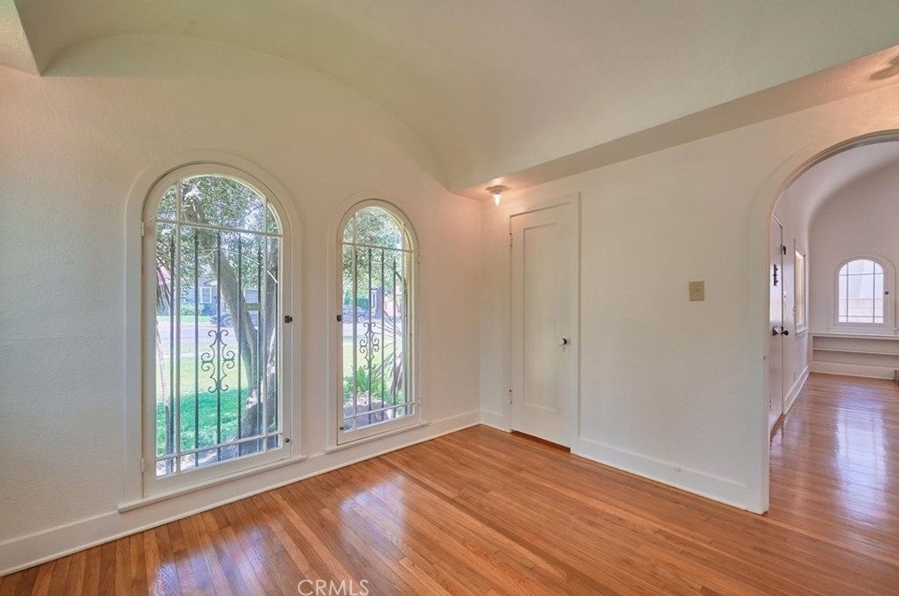 214 4th St, Ontario CA  91764-2708 exterior