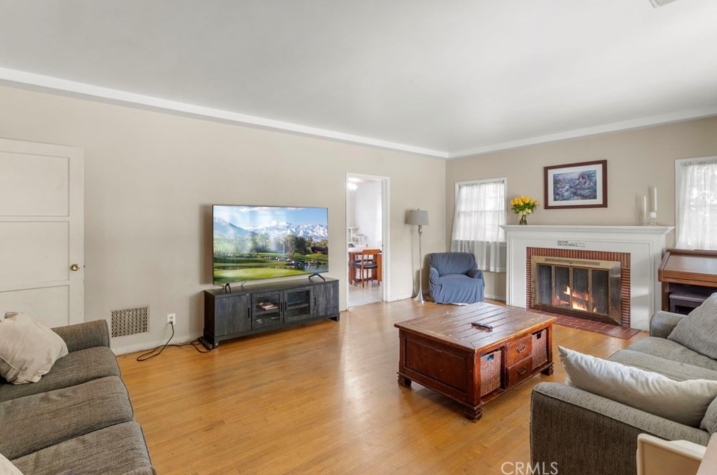 1693 Casitas Ave, Pasadena, CA 91103-1222