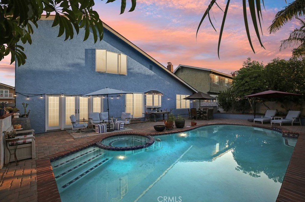8521 Naples Dr, Huntington Beach, CA 92646