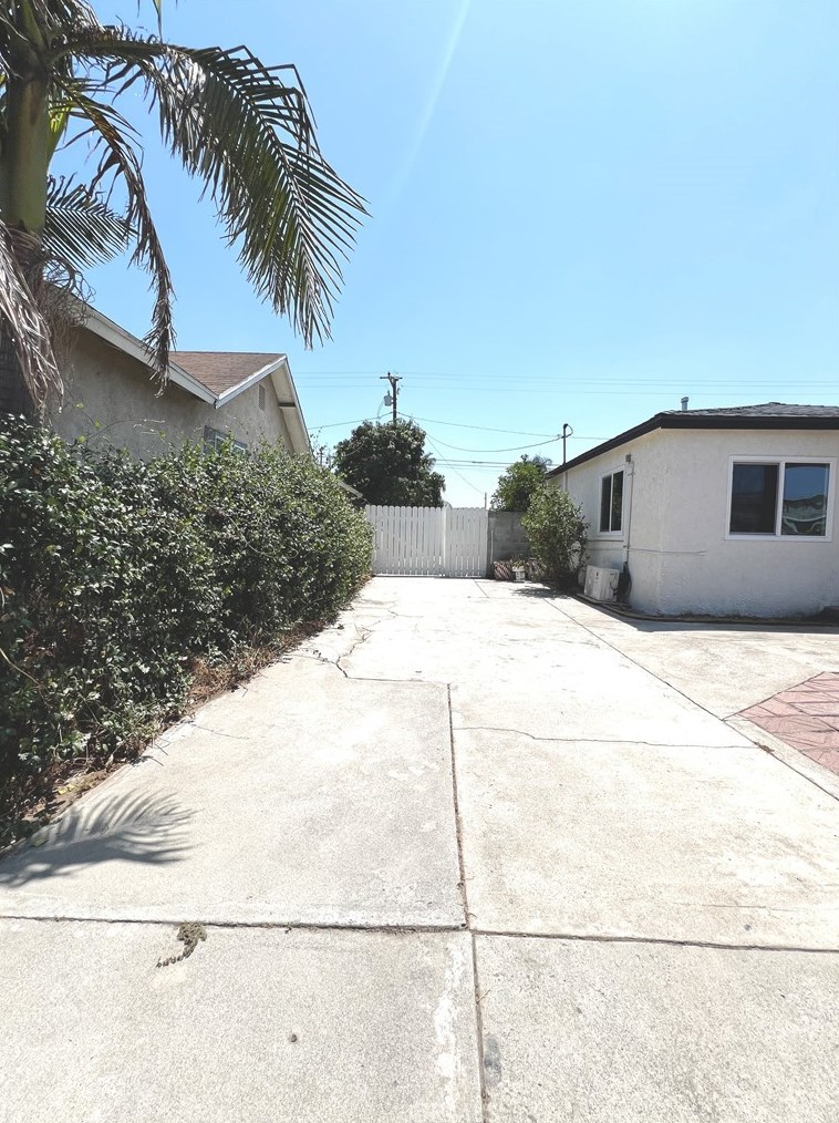 8830 Gallatin Rd, Pico Rivera, CA 90660