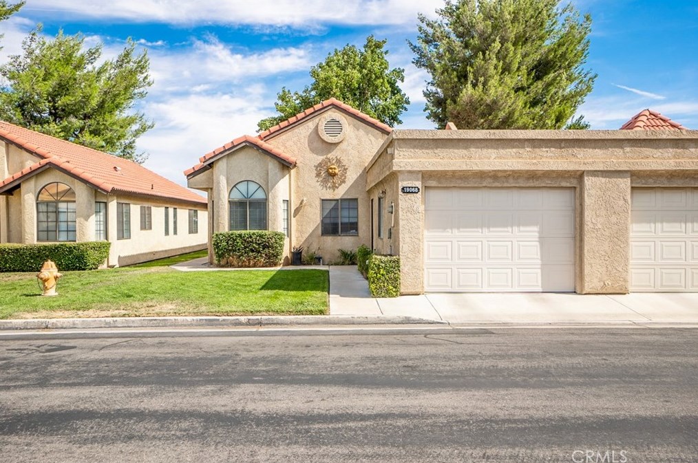 19068 Elm Dr, Apple Valley, CA 92308-8951