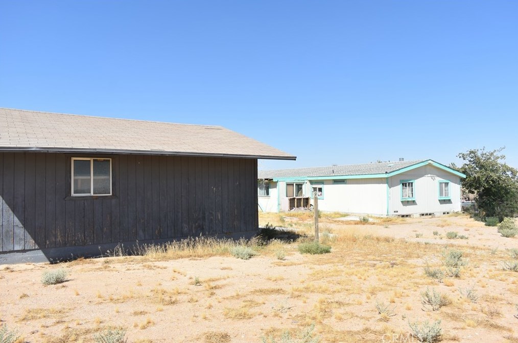 21818 Pioneer Rd, Hinkley, CA 92347
